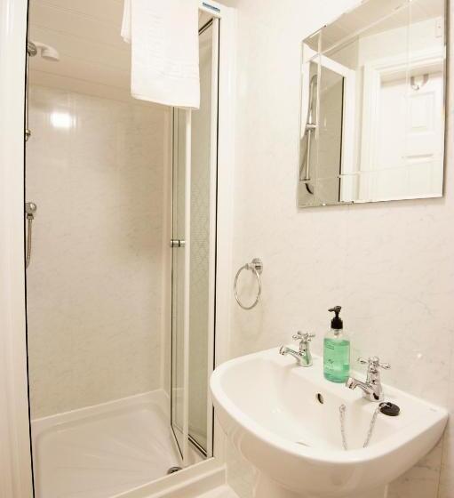 Quarto Estandar, Glascoed Guest House