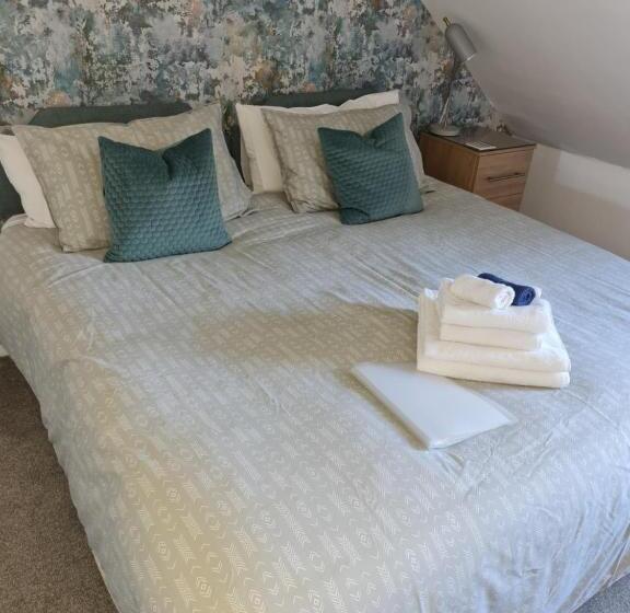 Quarto Estandar, Glascoed Guest House