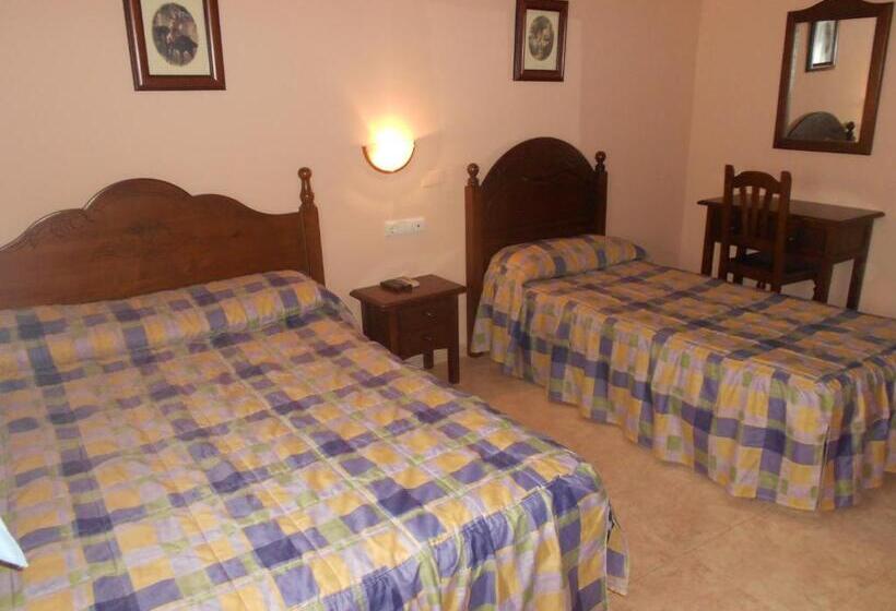 Номер Стандарт Трехместный, Hostal El Polígono