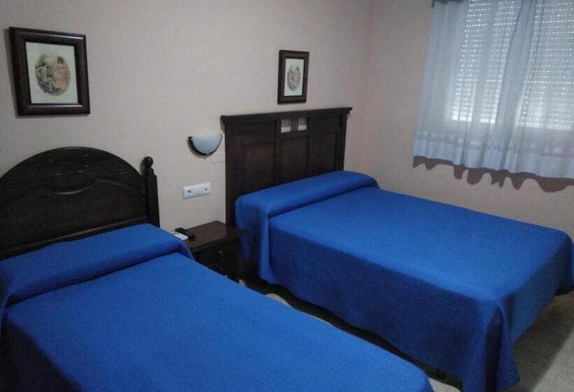 Номер Стандарт Трехместный, Hostal El Polígono