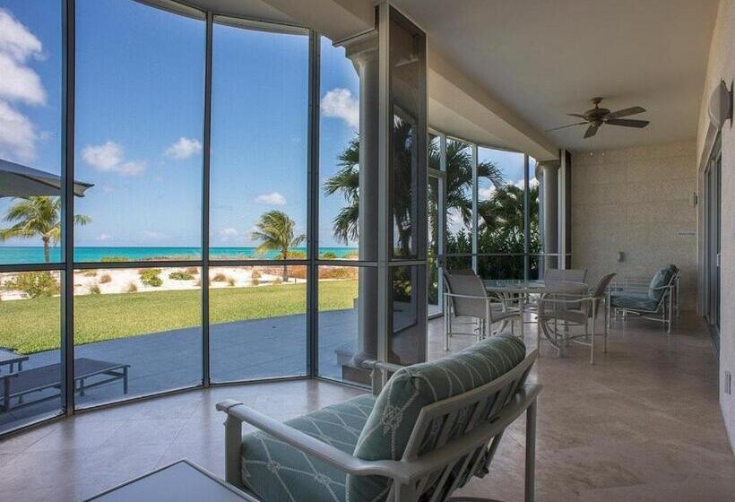 سوئیت با چشم‌انداز, The Venetian On Grace Bay