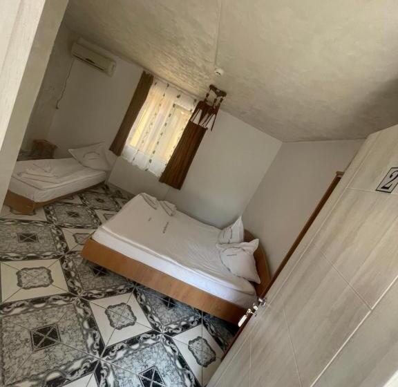 اتاق استاندارد سه نفره, Casa Yachi Vama Veche