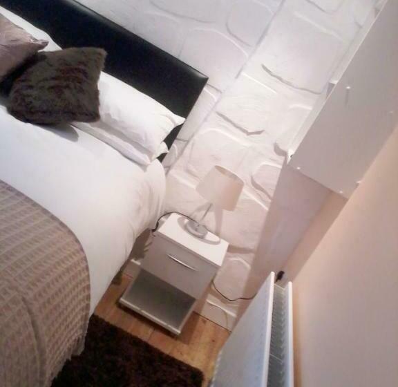 اتاق استاندارد, Finn Maccools Public House & Guest Inn