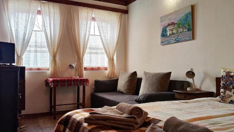 Полулюкс, Chardaka Guest House