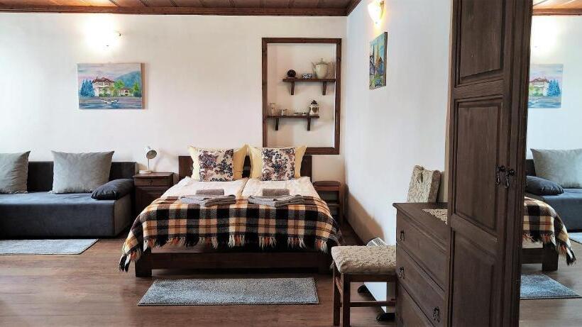 Полулюкс, Chardaka Guest House