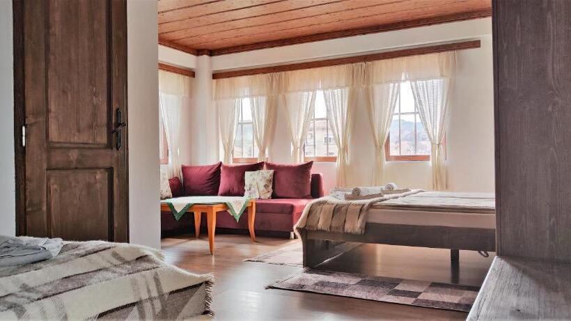 Полулюкс, Chardaka Guest House