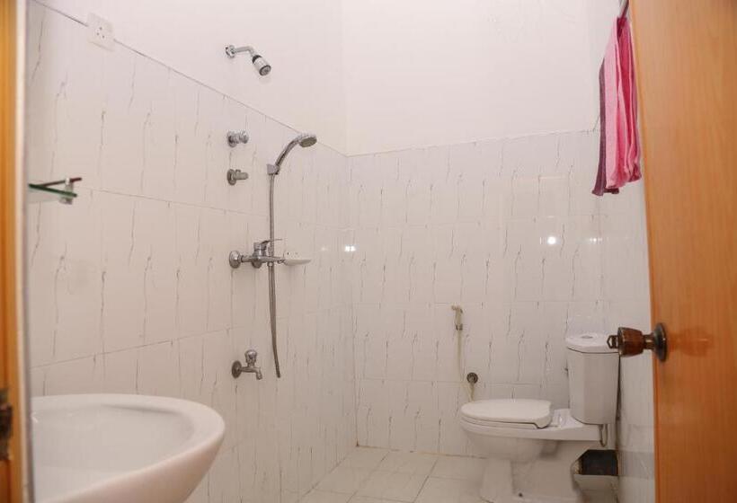 اتاق خانوادگی, Tithira Guest House
