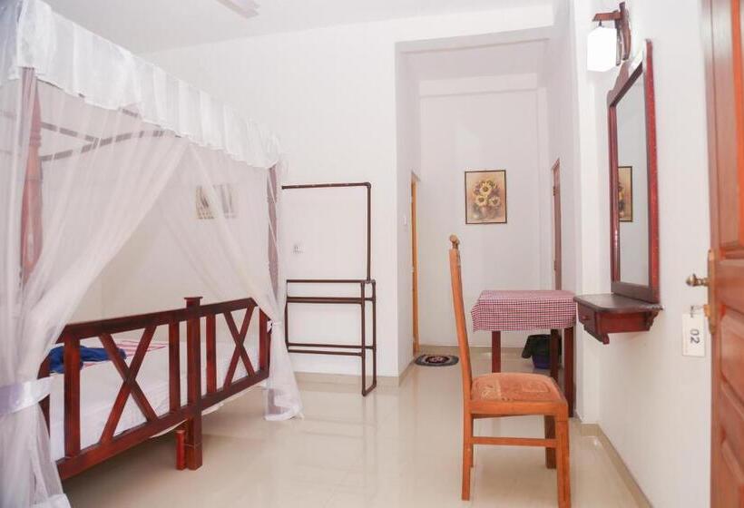 اتاق استاندارد با چشم‌انداز باغ, Tithira Guest House