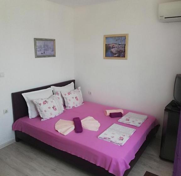 חדר סטנדרט עם מרפסת, Neli Sea Villa
