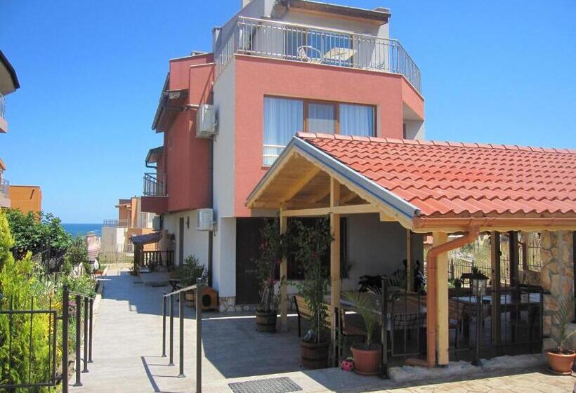 סטודיו סטנדרטי עם נוף לים ומרפסת, Neli Sea Villa