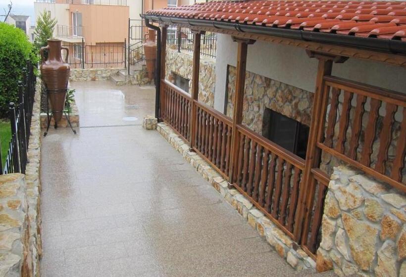 Студио Стандарт Вид на Парк, Neli Sea Villa