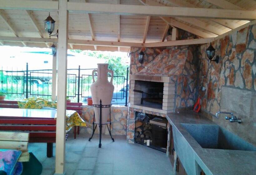 חדר סטנדרט עם מרפסת, Neli Sea Villa