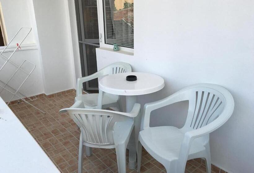Трехместный Номер Стандарт с Балконом, Borko Guest House