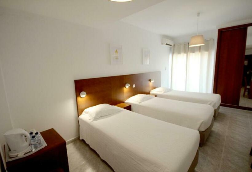 Трехместный Номер Стандарт с Балконом, Hospedaria Buganvilia Alvor