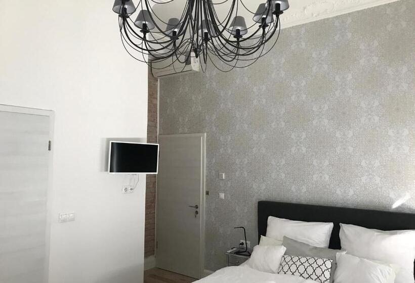 اتاق لوکس, Balance Green Door 7