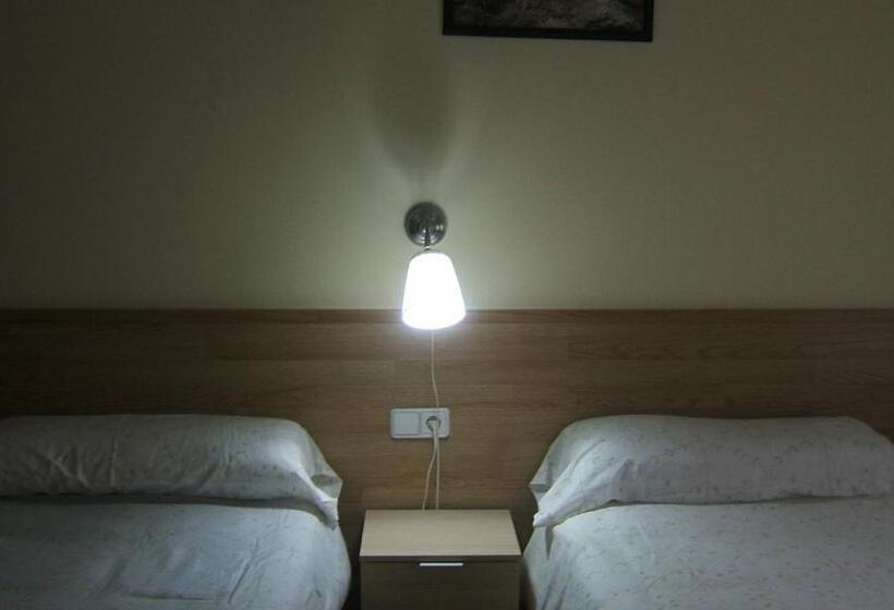 Номер Стандарт, Hostal L'esquella