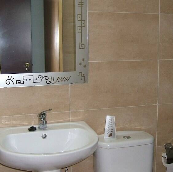Номер Стандарт, Hostal L'esquella