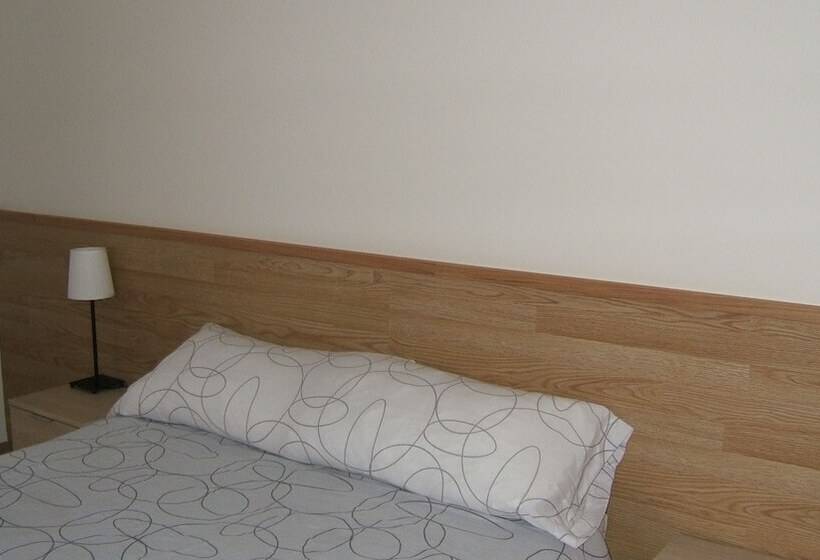 Номер Стандарт, Hostal L'esquella