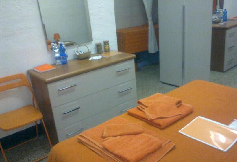 غرفة قياسية ثلاثية, Guest House Erika