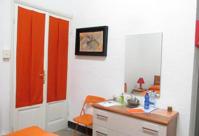 غرفة قياسية ثلاثية, Guest House Erika