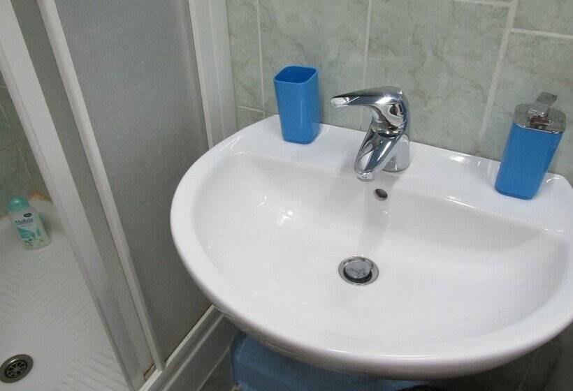 غرفة قياسية رباعية, Guest House Erika