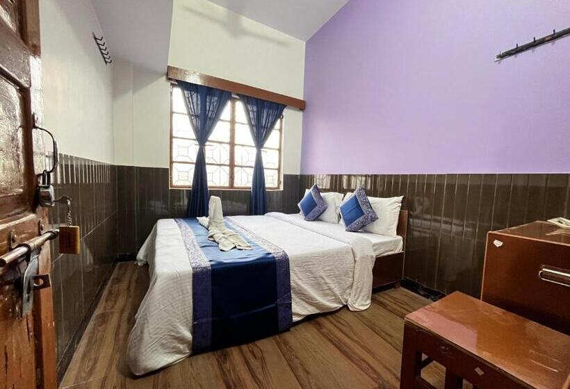 اتاق استاندارد با سرویس بهداشتی مشترک, Family Guest House