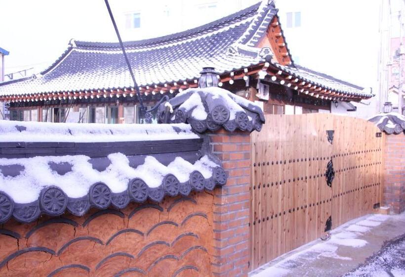 Семейный Номер Deluxe, Dasomchae Hanok Stay