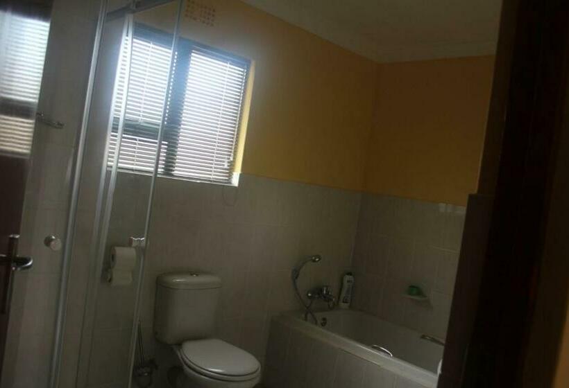 سوییت, Mbopha Guest House