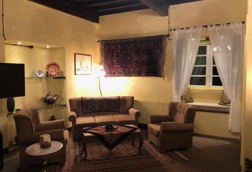 Полулюкс, Pazo De Laia