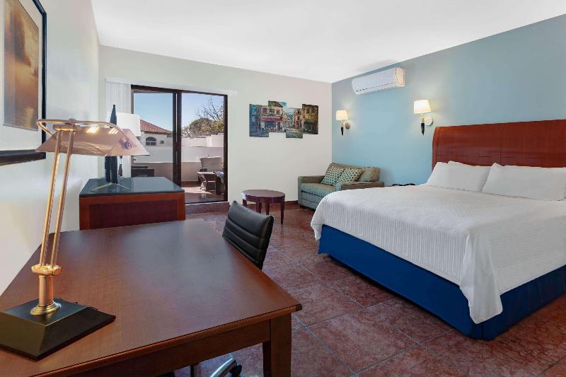 스위트 킹사이즈 침대, Days Inn By Wyndham Piedras Negras