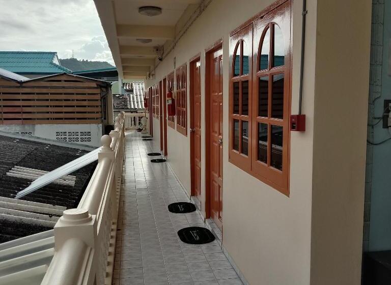 اتاق استاندارد با بالکن, Plaza Huahin