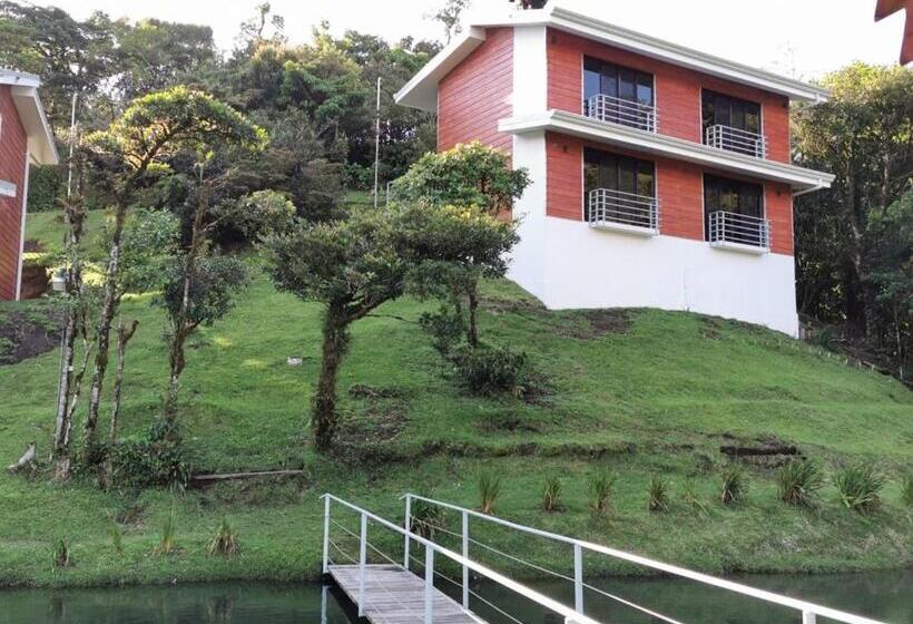חדר סטנדרט עם מרפסת, Burbi Lake Lodge Monteverde