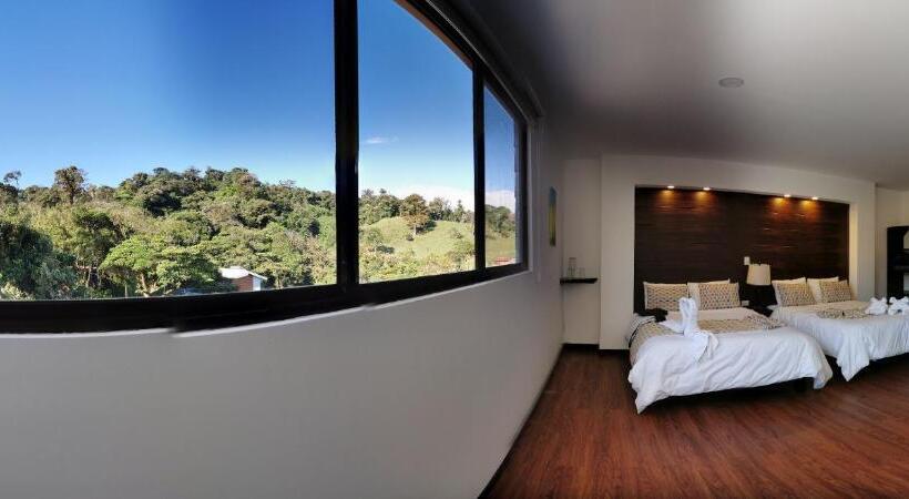 חדר משפחתי נוף להרים, Burbi Lake Lodge Monteverde