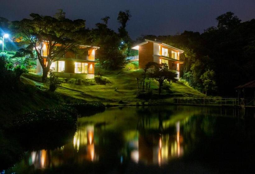Номер Стандарт с Балконом, Burbi Lake Lodge Monteverde