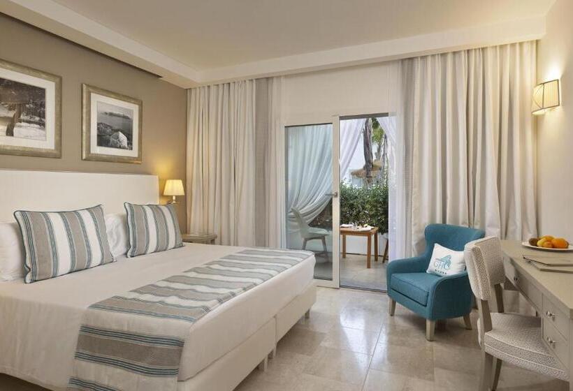 Номер Superior Вид на Бассейн, Grand Hotel Cannigione