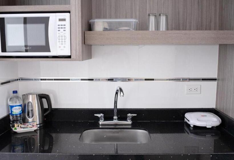 اتاق لوکس با بالکن, Be Suites Cali