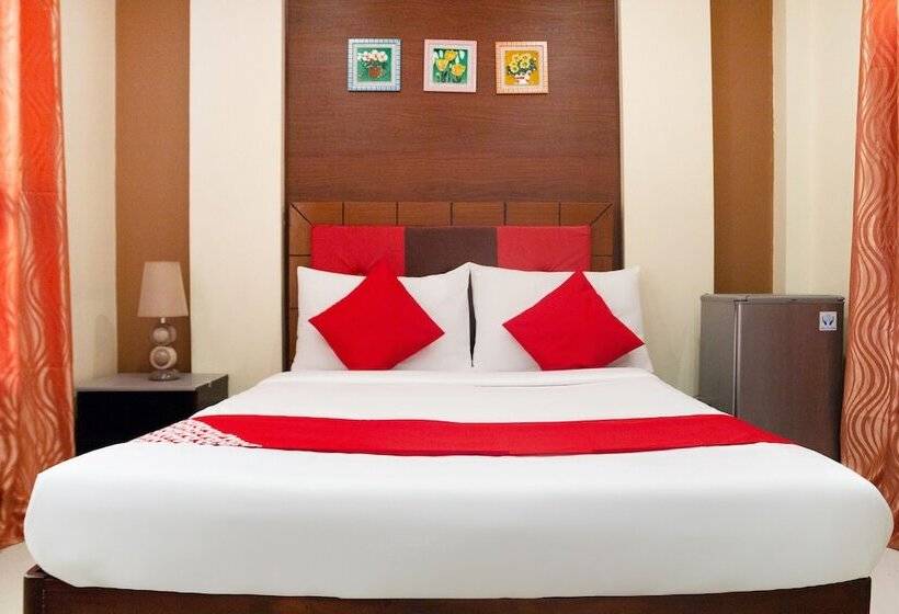 Quarto Deluxe, Oyo 153 Monclaire Suites