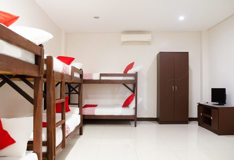 Cama em Quarto Compartilhado, Oyo 153 Monclaire Suites