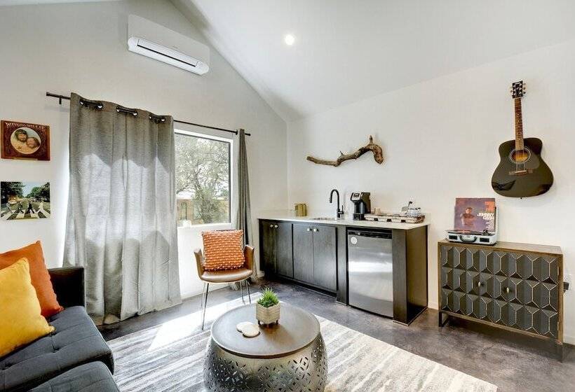 Хижина, Lucky Arrow Retreat  Dripping Springs