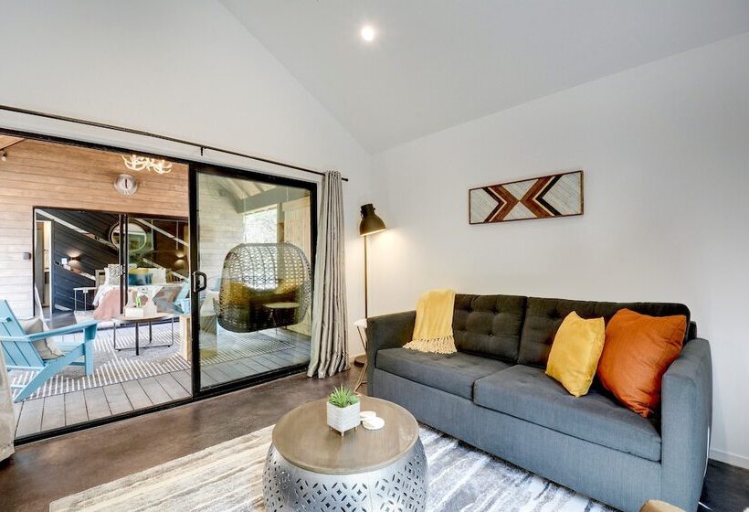 Хижина, Lucky Arrow Retreat  Dripping Springs