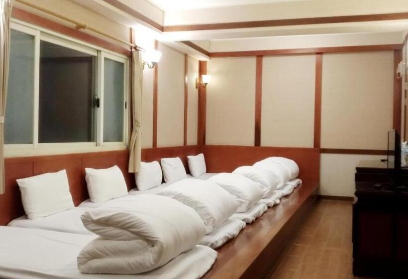 اتاق استاندارد چهار تخته, Keton Motel Hualien