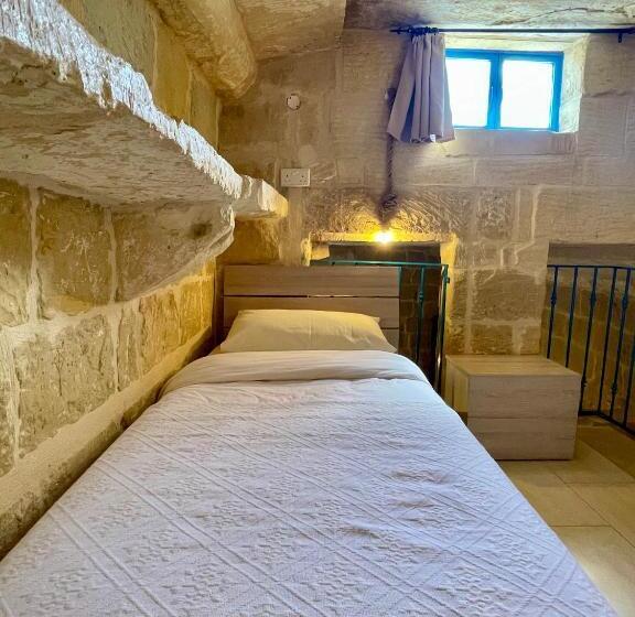 سوییت خانوادگی, Ta Pinu Guesthouse