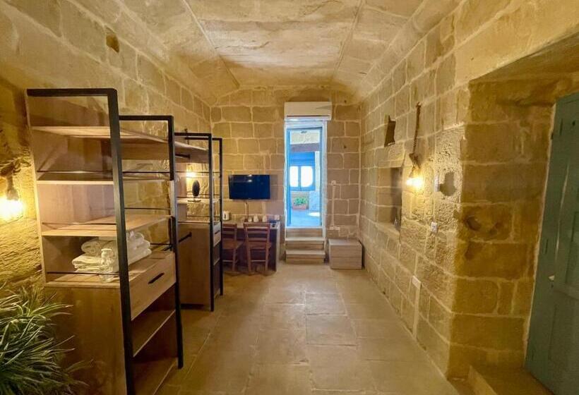 اتاق استاندارد با تراس, Ta Pinu Guesthouse