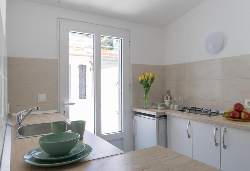 اتاق لوکس با بالکن, Astakos Apartments Budva