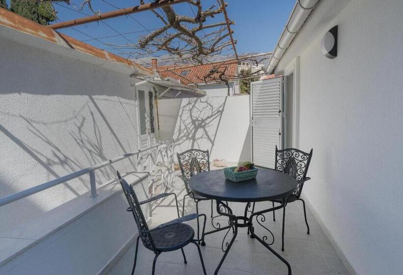 اتاق لوکس با بالکن, Astakos Apartments Budva