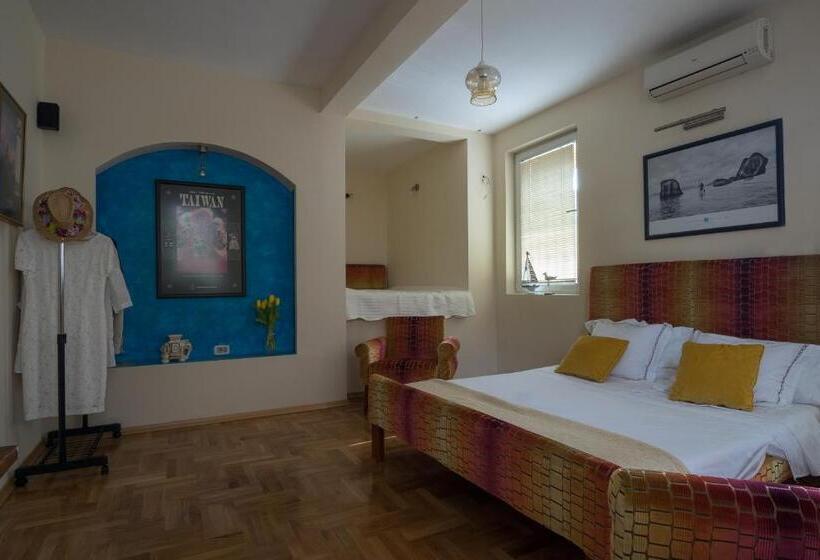 Deluxe Suite King Bed, Astakos Apartments Budva
