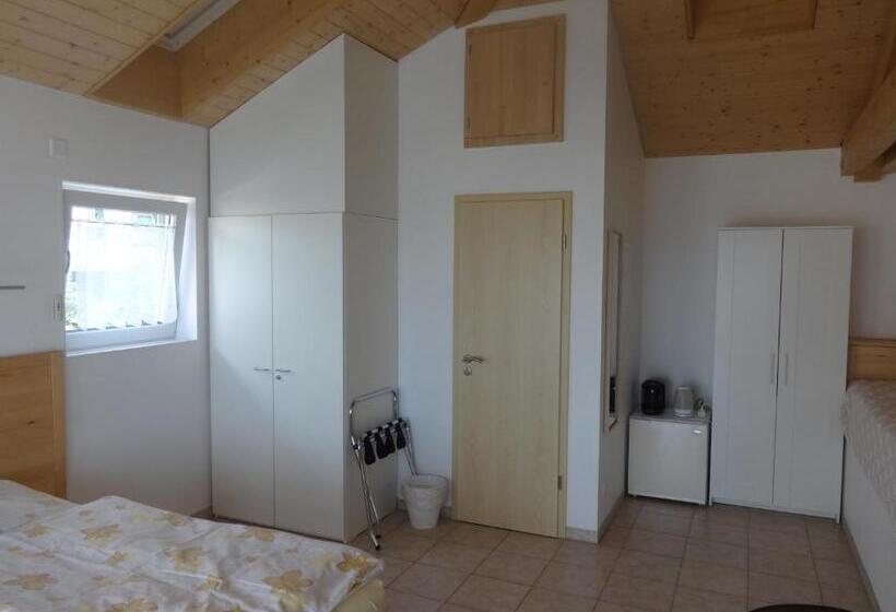 Трехместный Номер Стандарт с Видом, Bed And Breakfast Prilly Lausanne