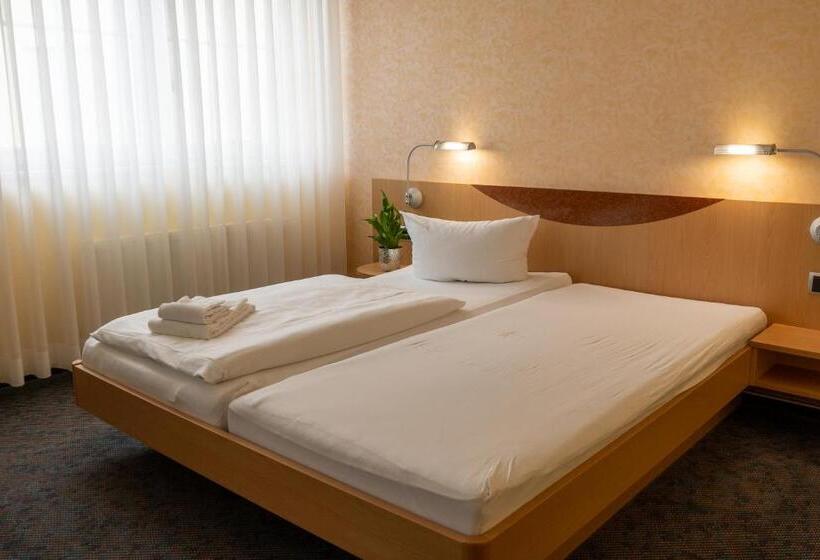Номер Стандарт, Warias Hotel & Restaurant