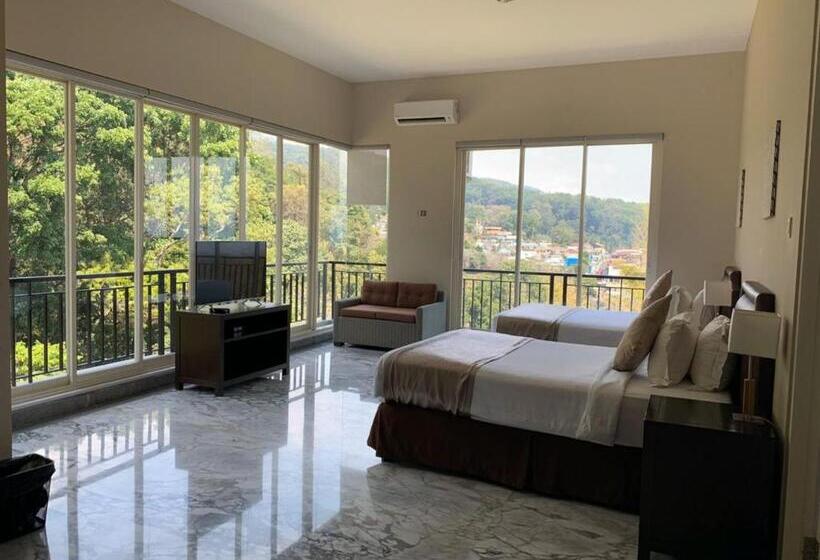 小型套房, Arainn Bed & Breakfast Tretes Prigen By Ecommerceloka