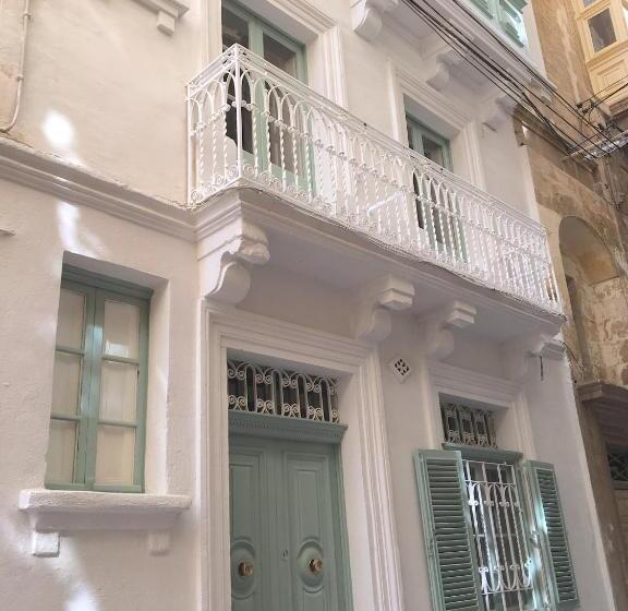اتاق استاندارد با تخت‌های تاشو, No. 17 Birgu